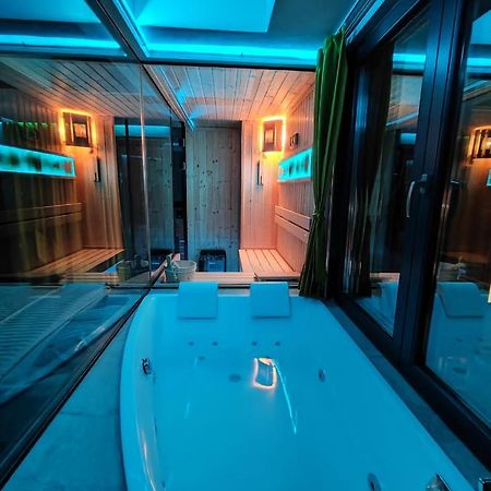 Smart Luxury Penthouse Suites - Private Sauna, Hot-Tub, Home Cinema At The Best Location In Skopje Eksteriør billede