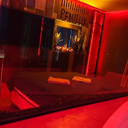Smart Luxury Penthouse Suites - Private Sauna, Hot-Tub, Home Cinema At The Best Location In Skopje Eksteriør billede
