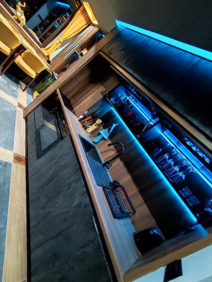 Smart Luxury Penthouse Suites - Private Sauna, Hot-Tub, Home Cinema At The Best Location In Skopje Eksteriør billede