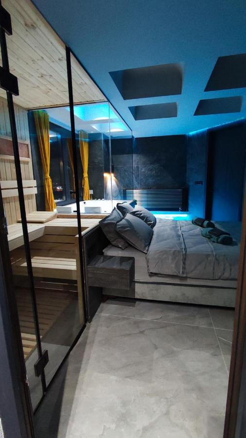 Smart Luxury Penthouse Suites - Private Sauna, Hot-Tub, Home Cinema At The Best Location In Skopje Eksteriør billede