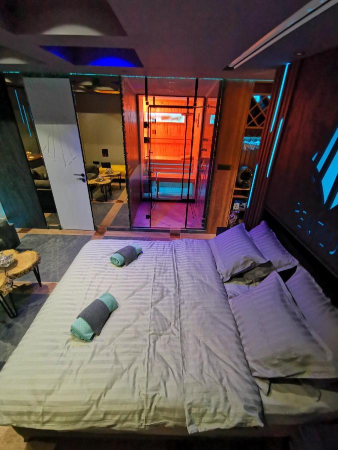 Smart Luxury Penthouse Suites - Private Sauna, Hot-Tub, Home Cinema At The Best Location In Skopje Eksteriør billede
