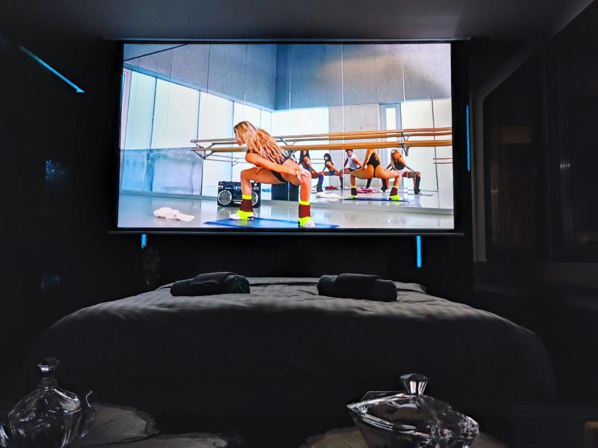 Smart Luxury Penthouse Suites - Private Sauna, Hot-Tub, Home Cinema At The Best Location In Skopje Eksteriør billede