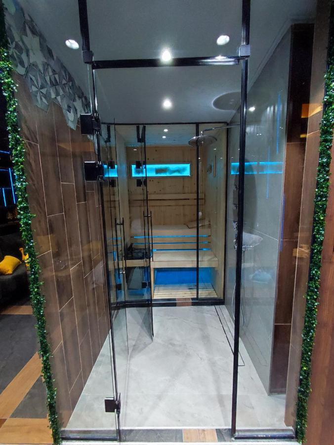Smart Luxury Penthouse Suites - Private Sauna, Hot-Tub, Home Cinema At The Best Location In Skopje Eksteriør billede