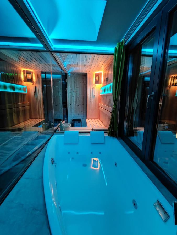 Smart Luxury Penthouse Suites - Private Sauna, Hot-Tub, Home Cinema At The Best Location In Skopje Eksteriør billede