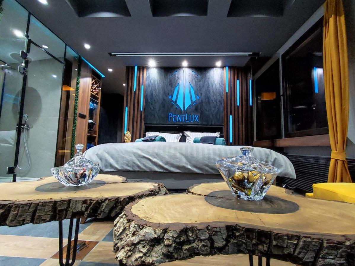Smart Luxury Penthouse Suites - Private Sauna, Hot-Tub, Home Cinema At The Best Location In Skopje Eksteriør billede