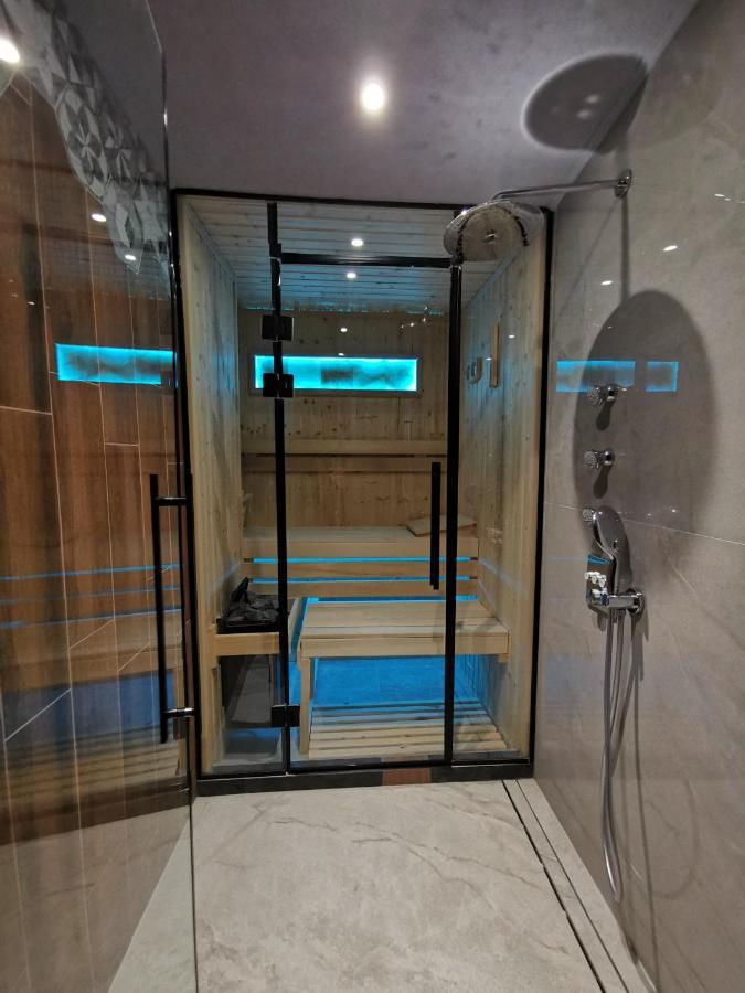 Smart Luxury Penthouse Suites - Private Sauna, Hot-Tub, Home Cinema At The Best Location In Skopje Eksteriør billede