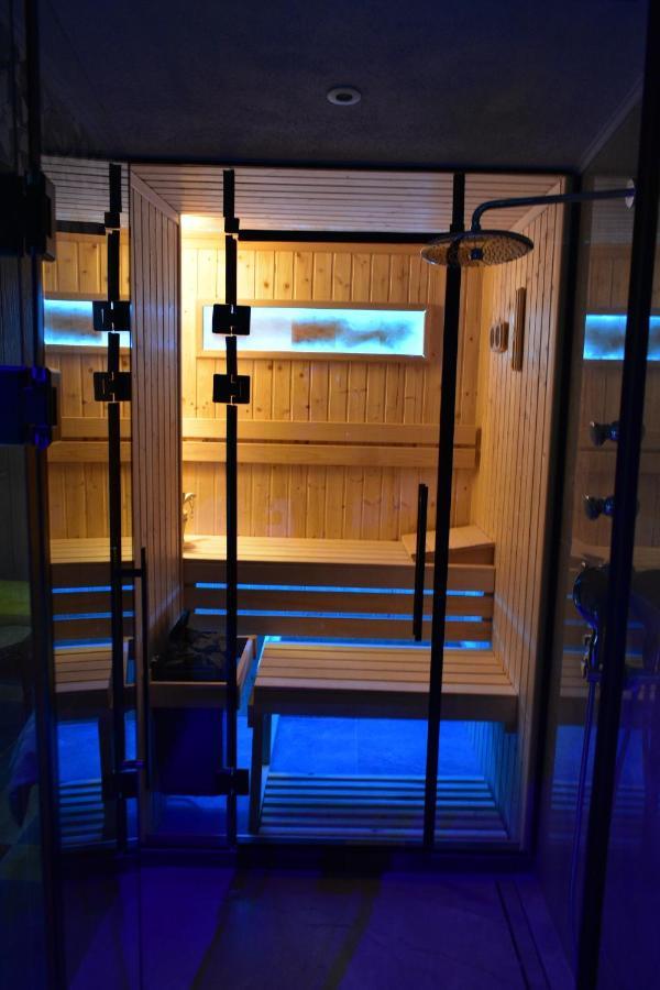 Smart Luxury Penthouse Suites - Private Sauna, Hot-Tub, Home Cinema At The Best Location In Skopje Eksteriør billede