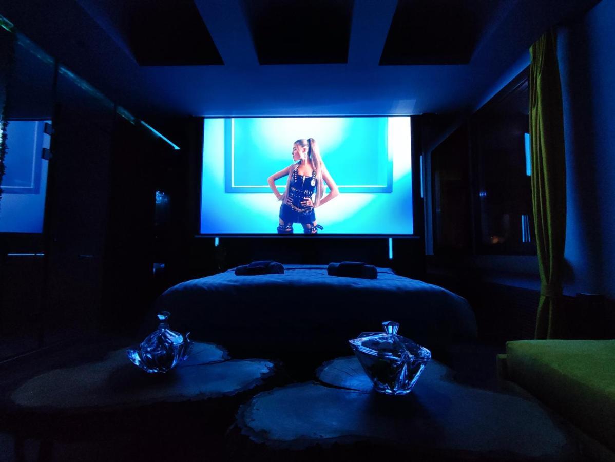 Smart Luxury Penthouse Suites - Private Sauna, Hot-Tub, Home Cinema At The Best Location In Skopje Eksteriør billede