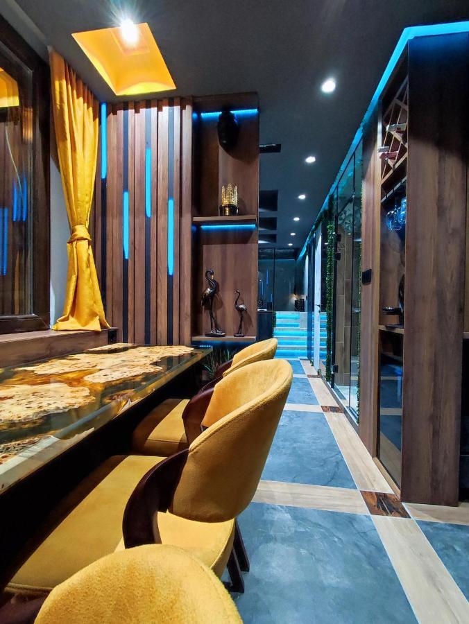 Smart Luxury Penthouse Suites - Private Sauna, Hot-Tub, Home Cinema At The Best Location In Skopje Eksteriør billede