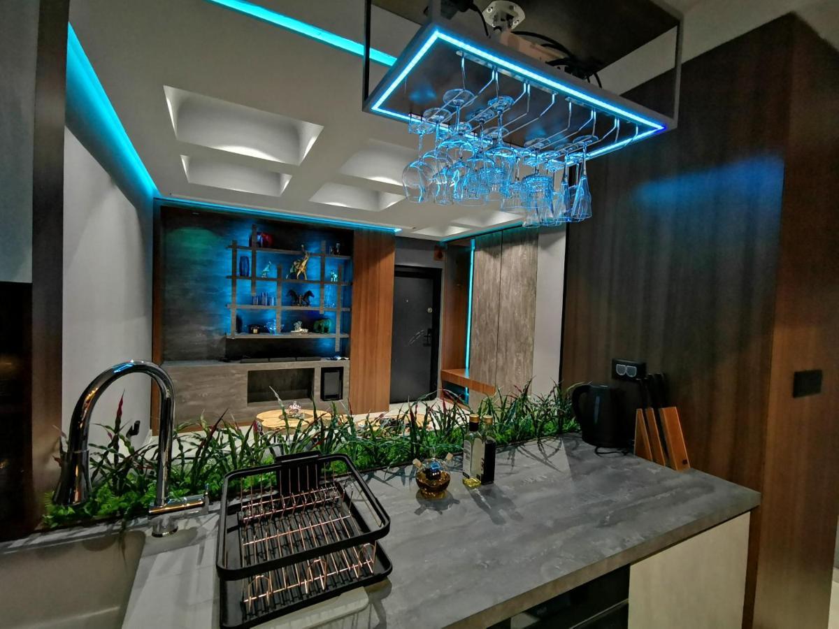 Smart Luxury Penthouse Suites - Private Sauna, Hot-Tub, Home Cinema At The Best Location In Skopje Eksteriør billede