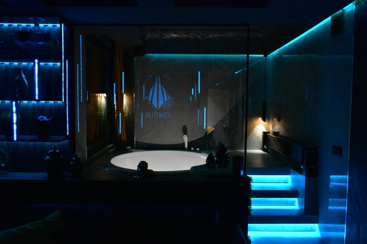 Smart Luxury Penthouse Suites - Private Sauna, Hot-Tub, Home Cinema At The Best Location In Skopje Eksteriør billede