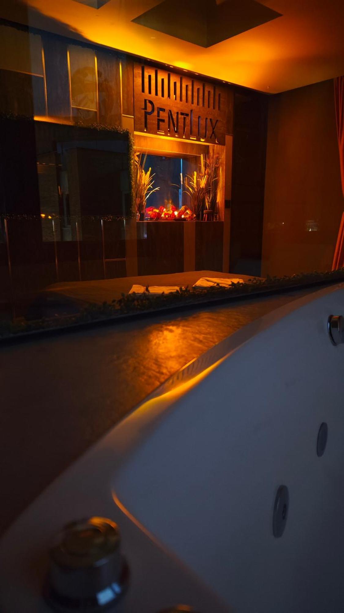 Smart Luxury Penthouse Suites - Private Sauna, Hot-Tub, Home Cinema At The Best Location In Skopje Eksteriør billede